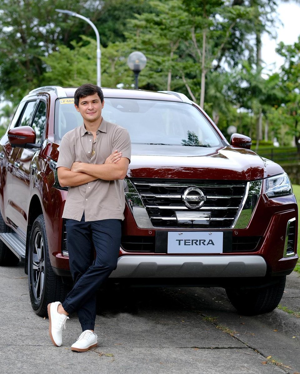 AshMatt_intl's tweet photo. Check out the Guidicellis new ride. The new #NissanTerra. A smooth and accommodating ride for the whole pawmily! 👌🏽💯

#CommandEverything
@mateoguidicelli @NissanPHI https://t.co/ciq0p7iXOA