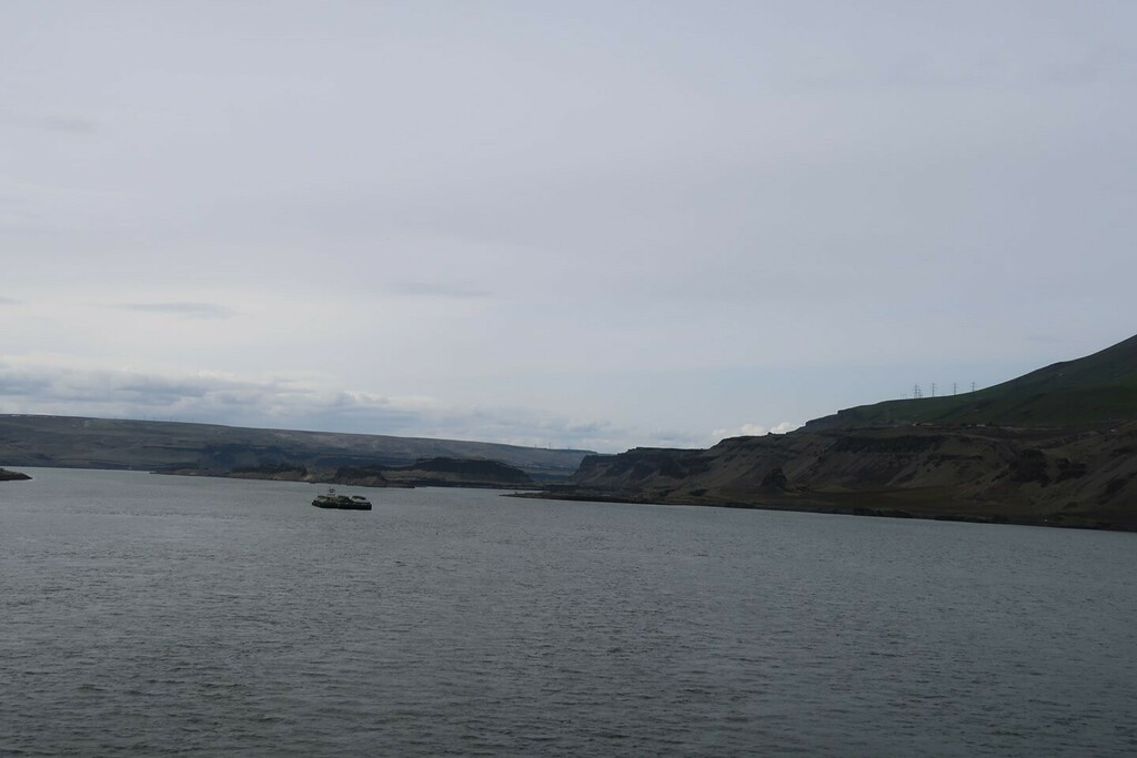 The Columbia River on a cloudy day.....⠀
⠀
#roamtheplanet #exploretherewards #modernoutdoors #naturparkfichtelgebirge #themoderndayexplorer #moodygrams #vibesofvisuals #wekeepmoments #theviewfrommywindow naturecaptures #amazingnature #naturepics #nat… instagr.am/p/CTRl7A3t4e7/