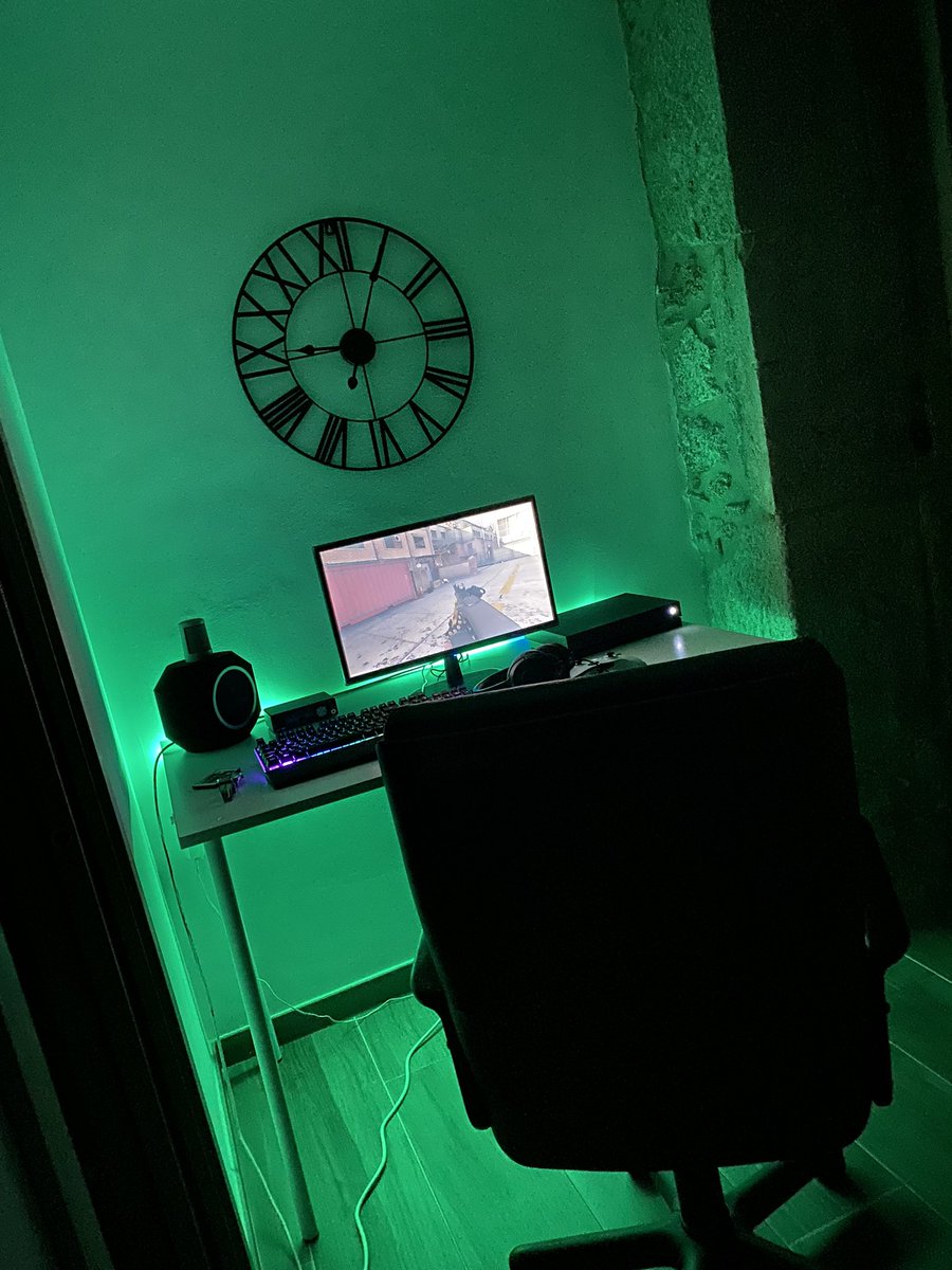 TYTOTOTY3's tweet photo. Gente estoy en negociaciones para poder traer al set up un nuevo Pc gamer muy muy especial!!! Nada de esto será posible si la operación(Venta de moto) no se lleva a cabo!!! 
Pero hay que tener fe !!!! VENGA QUE SE VUELVE A TWITCH HDP….#MercadoFichajes https://t.co/vJoaPfzGPr