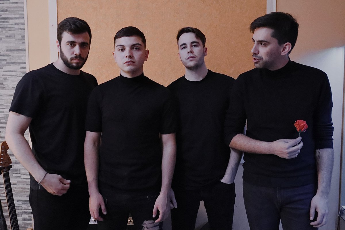 musichunters_es's tweet photo. ➡️ ¡ @Quintoelementof son un #Volveremos constante y anuncian nuevo sencillo para el día 17! ⬅️

La banda se muere por contaros más detalles, pero aún es pronto para saltar. De momento os animamos a que sean vuestra BSO de este día de calma y tormenta 🍵⚡
https://t.co/aIxDwKcB12 https://t.co/kwP53ZwqBv