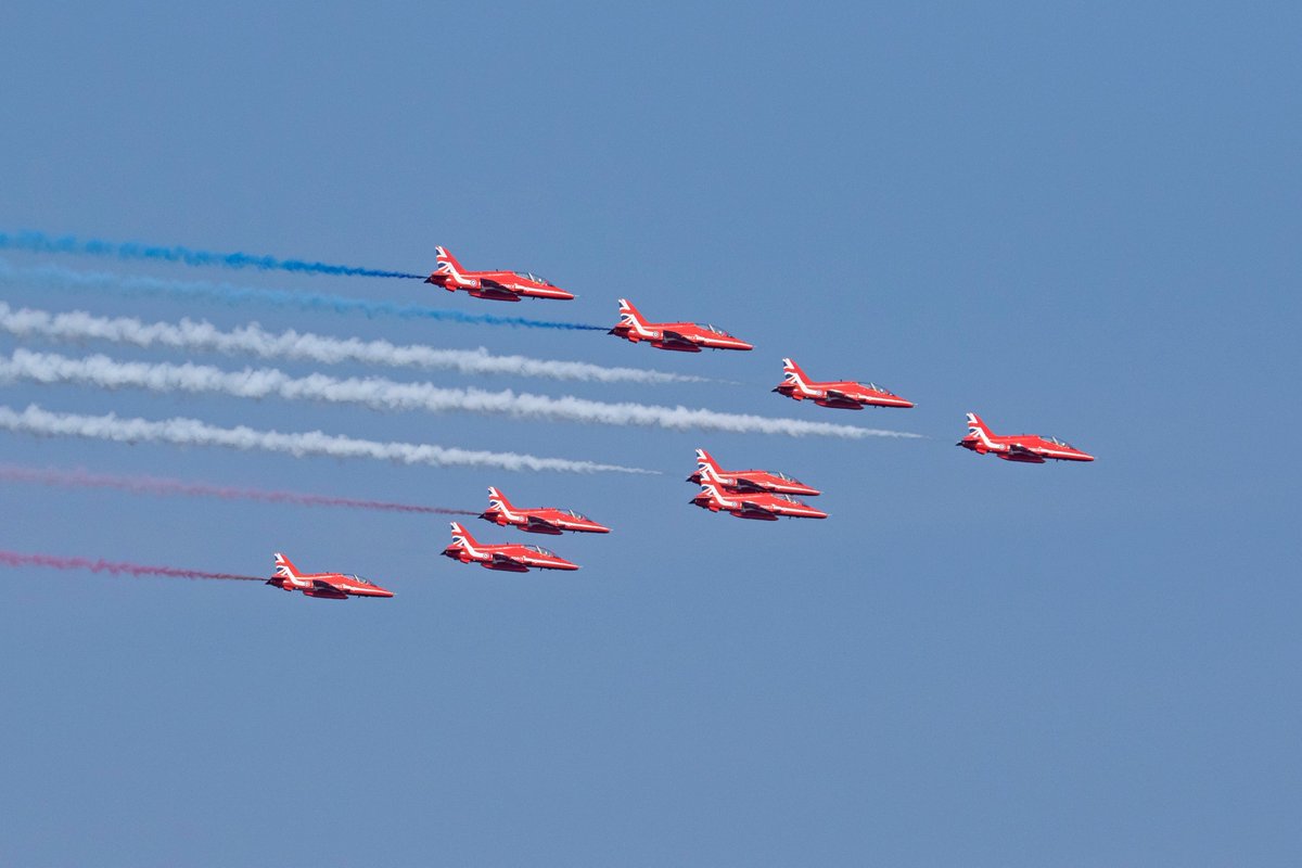 IFGLimited's tweet photo. As expected the Isle of Man Red Arrows display was phenomenal! This year IFGL and @IOMDfEnterpriseโs Domestic Events Fund partnered with @ManxRadio to bring the @rafredarrows to the Isle of Man. Here are a few photos from the event. #isleofman #redarrowsdisplay #loveiom #IFGL https://t.co/p7yqa1OjD5