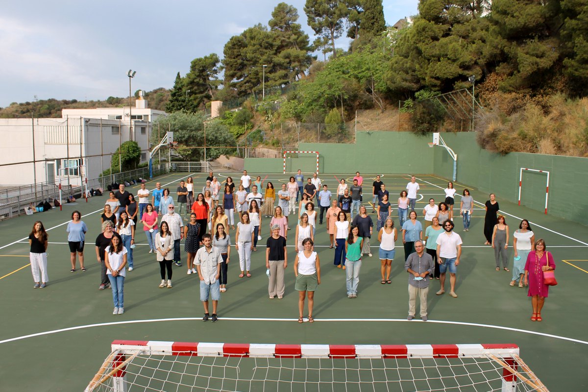 galibellesguard's tweet photo. Tots junts a la pista nova preparats per a començar esportivament el nou curs. Ens retrobem ben aviat, famílies! #somESG https://t.co/zSnsfDeHTl