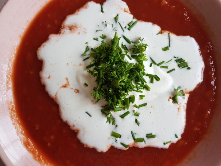 Tamara Breitschneider 🚿 on Twitter: &amp;quot;Tomatensüppchen mit Sahnehäubchen ...