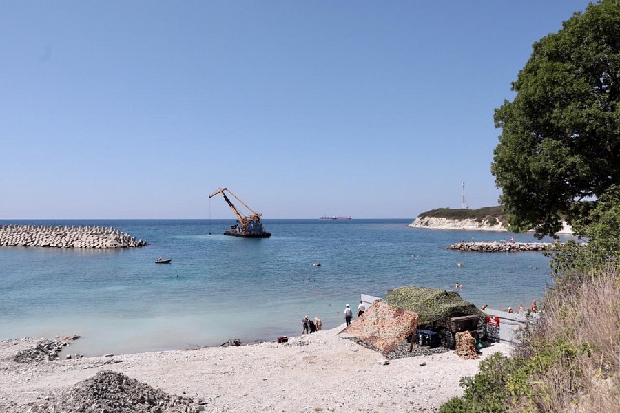 В Геленджике на Тонком мысу начаты работы по монтажу трубопровода глубоководного выпуска
minstroyrf.gov.ru/press/v-gelend…