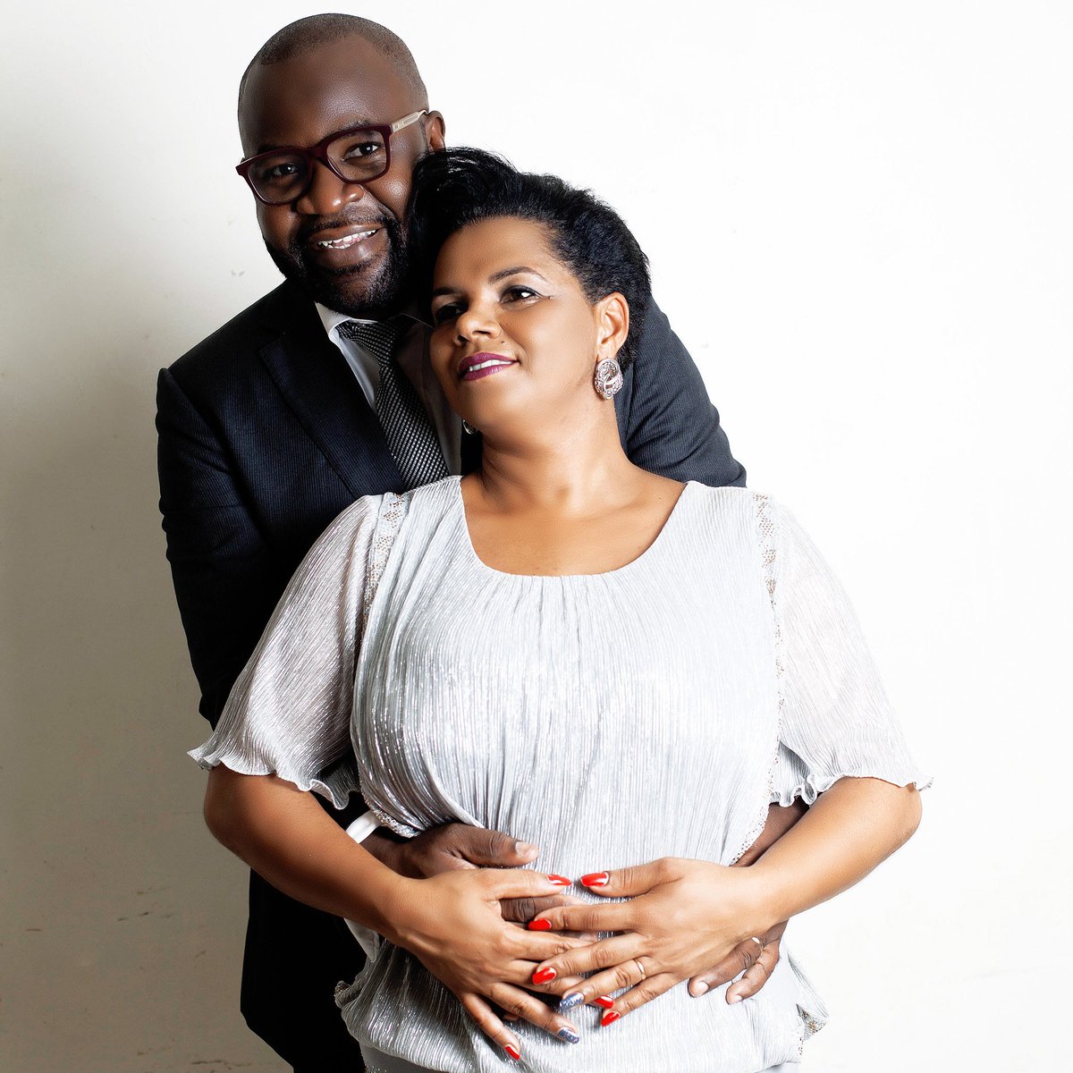 FredyPhoto's tweet photo. JOYEUX🎉 19ANS💍 DE MARIAGE👰🏾♀🤵🏾♂ à Mme Christelle Obiang & Mr Christian Obiang
Credit Photos : @fredy_bm_photo
Photographe :@fredyboupendzamoudoki
📱+241 65 74 78 97 Whatsapp
#shootingphoto #anniversairemariage #19ansmariage #mariage2002 #wedcdinginspiration
#nocederetonne https://t.co/kLxq7G1BlC