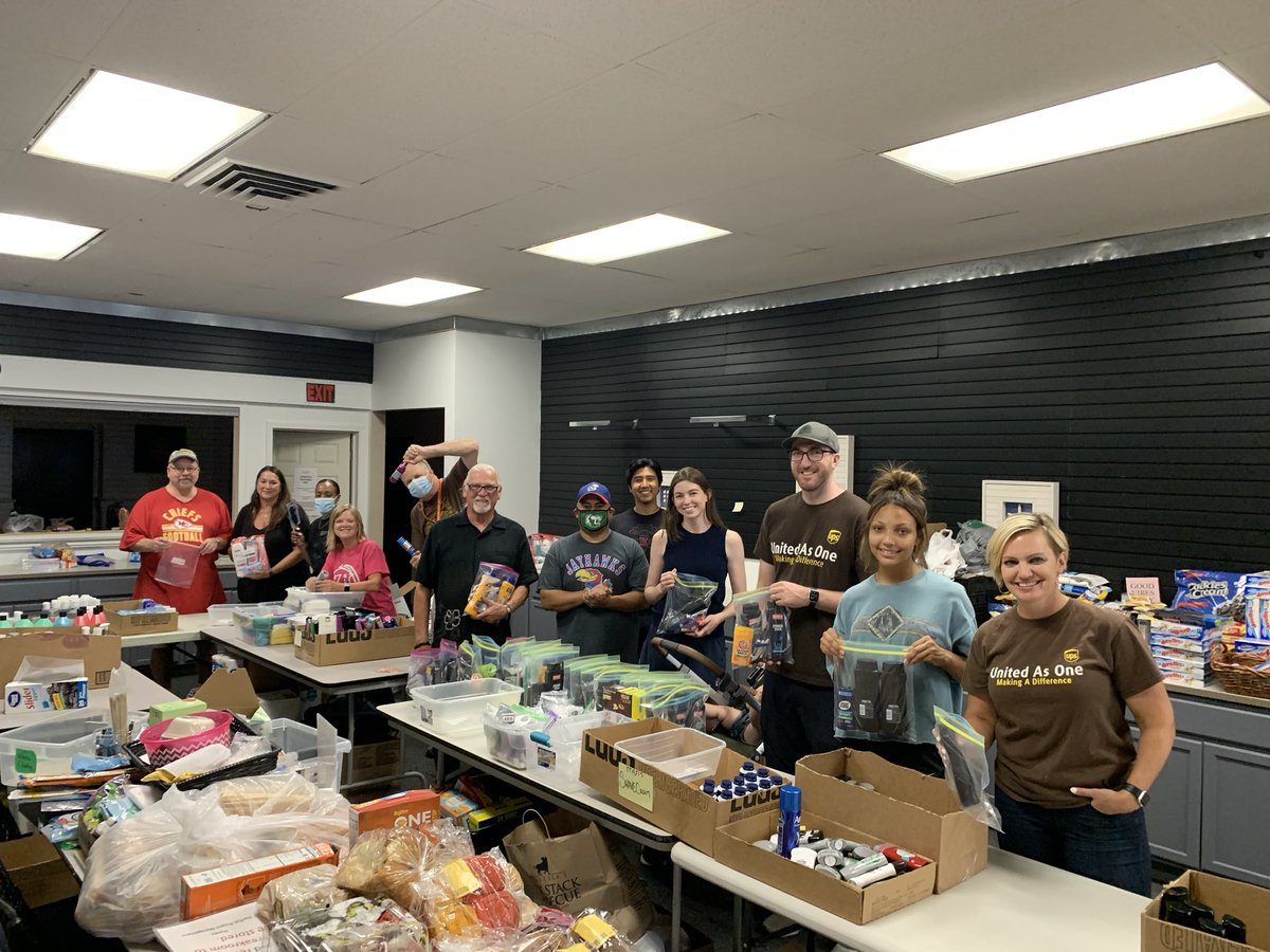 Having a great time volunteering at Starfish Foundation!!