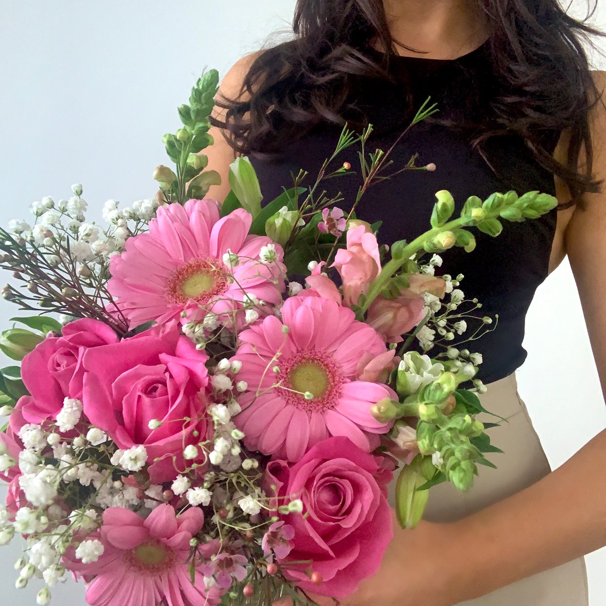 PostaRose's tweet image. You never need an excuse to spoil yourself with some stunning blooms 💐

ow.ly/bKoI50G2br7