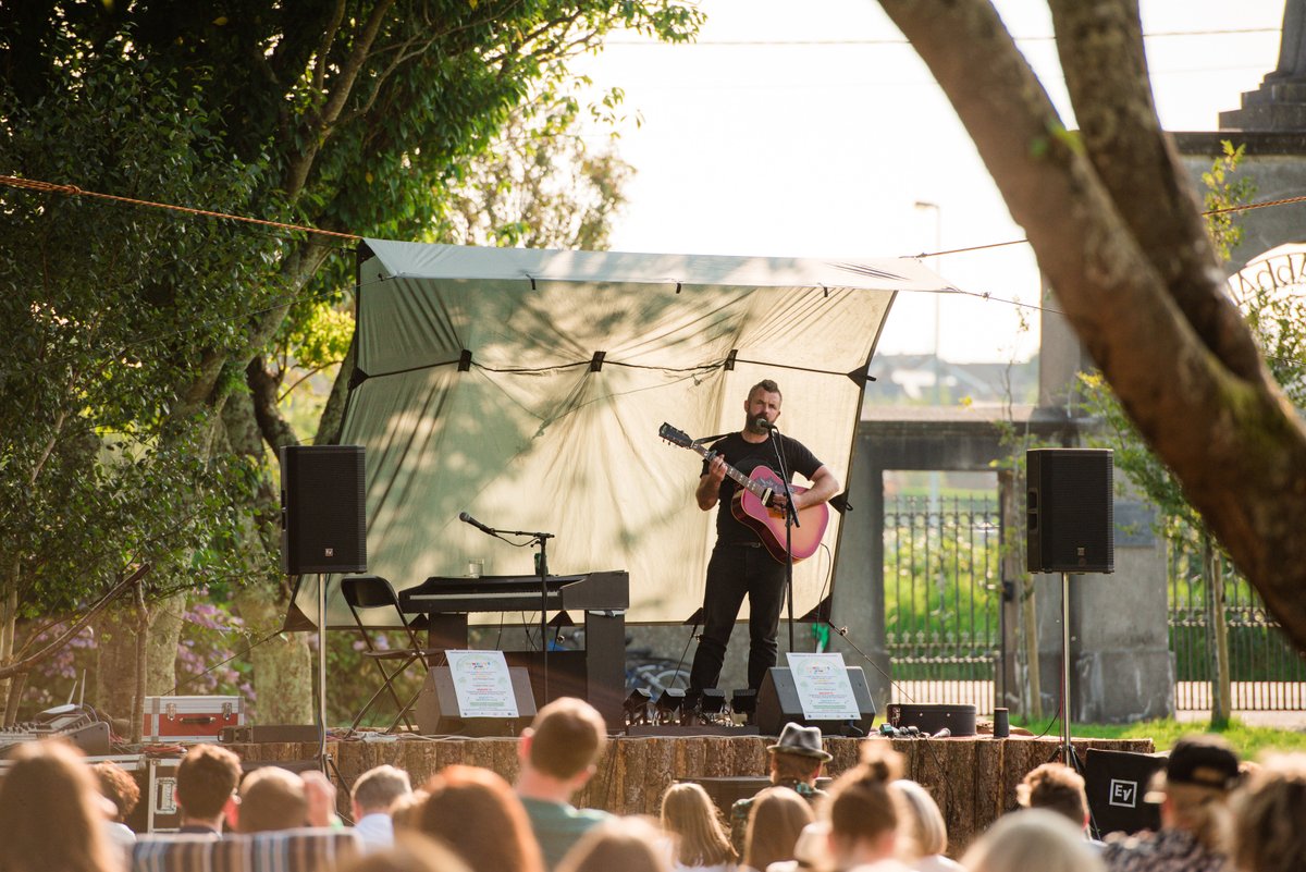 Corkcoco's tweet image. 📸Pictured at one of our Cork Co Co Pops gigs this weekend, @mayor_co_cork Cllr. Gillian Coughlan who is said to be a big fan of @MickFlannery who played at Rossa Memorial Park in #Skibbereen.

Full Programme : bit.ly/2WFwbfj

#LLPPS
@DeptCulturelRL 
@pure_cork