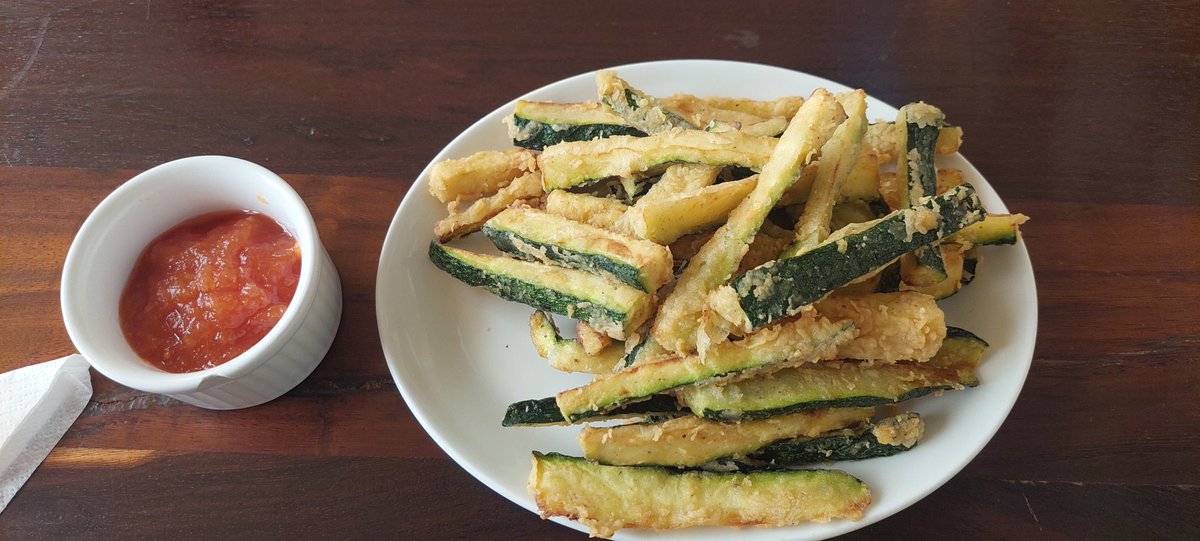 Nimeitisha Zucchini Fries mimi nilidhani ni viazi iko na maboga...kumbe ni ngojeti buana  🤮🤮