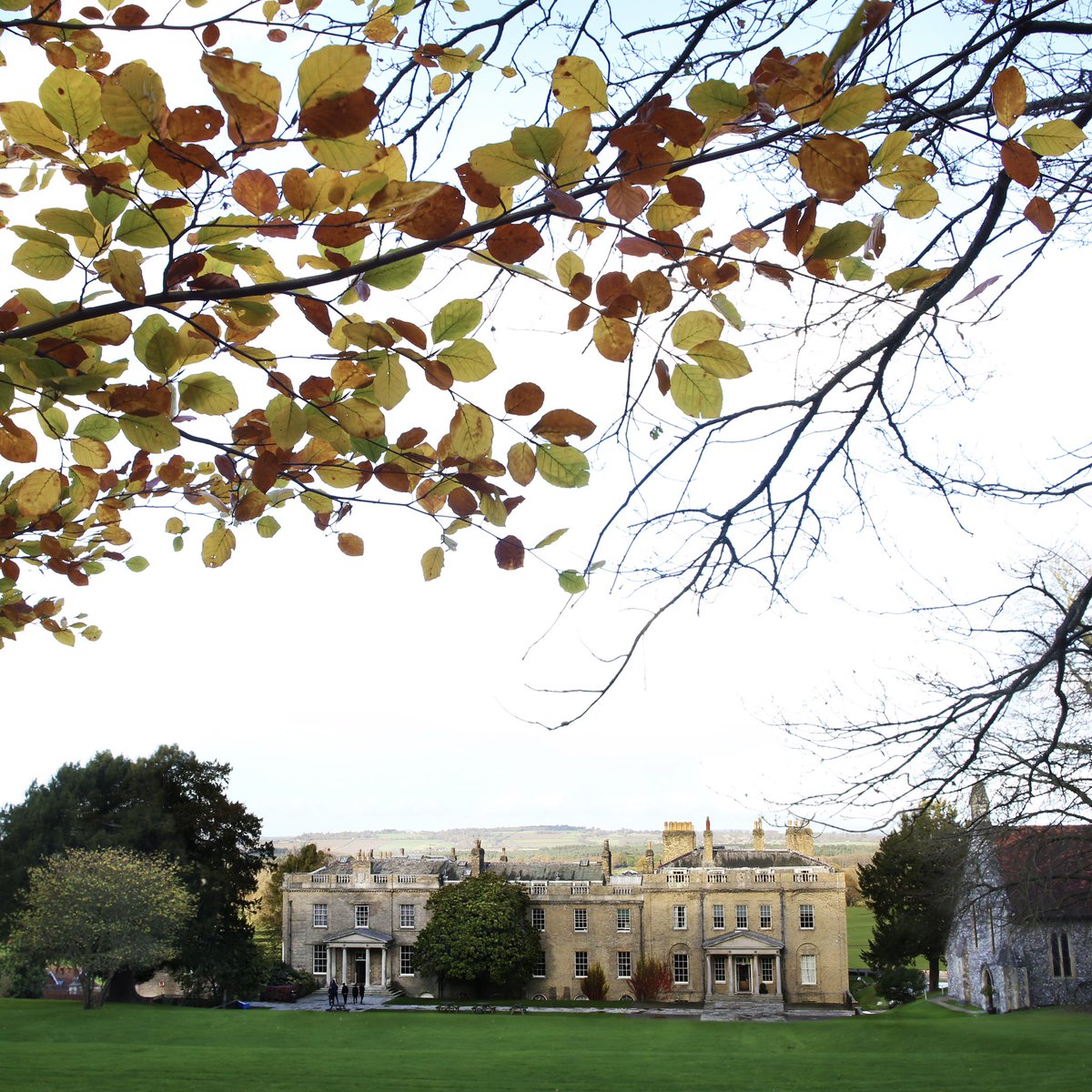 Welcome back to all of our students, parents and staff to our Autumn Term. Seaford looks amazing and is buzzing. It’s fantastic to see our students back on campus. Ad Alta everyone for the term ahead! #autumn #welcomeback