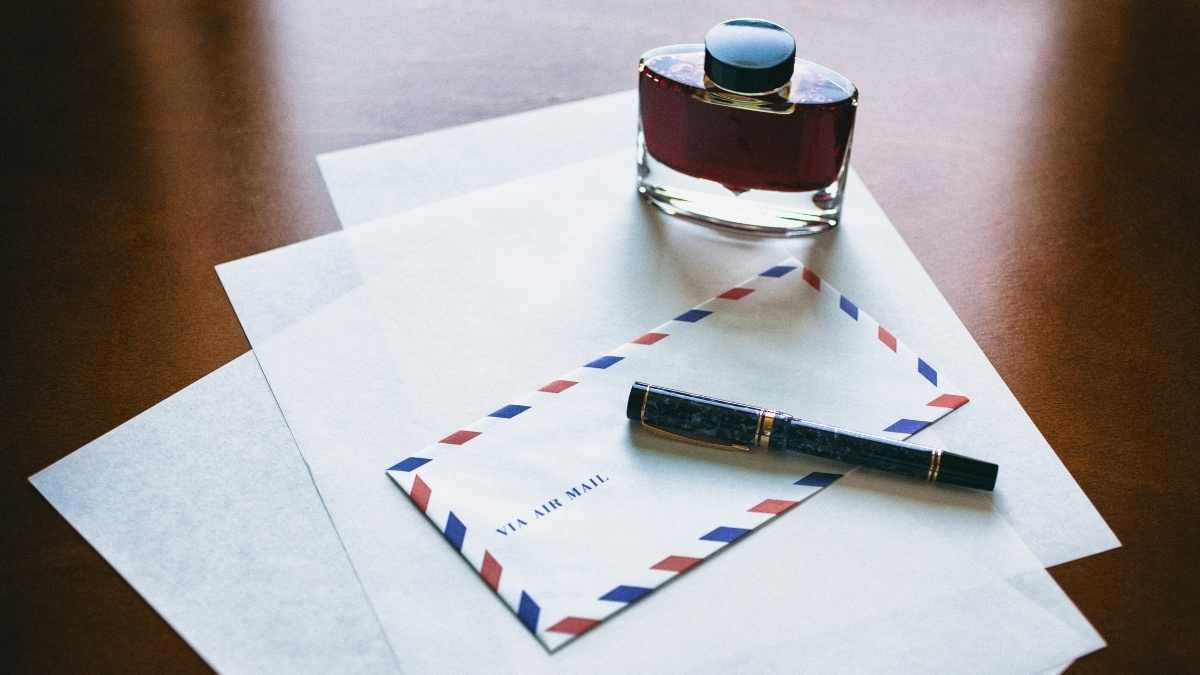 Did you know it's #WorldLetterWritingDay today? 

If you could send a letter to someone anywhere in the world, who would it be to and why?