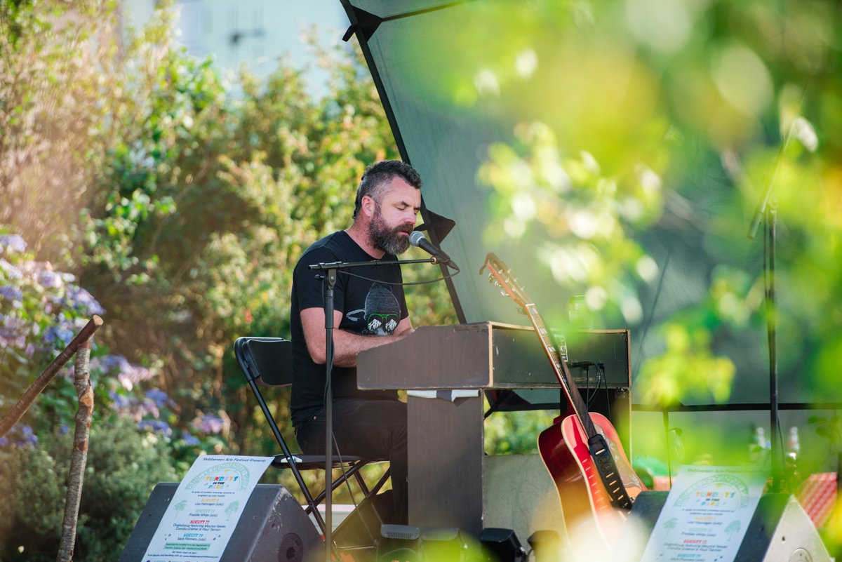 Corkcoco's tweet image. 📸Pictured at one of our Cork Co Co Pops gigs this weekend, @mayor_co_cork Cllr. Gillian Coughlan who is said to be a big fan of @MickFlannery who played at Rossa Memorial Park in #Skibbereen.

Full Programme : bit.ly/2WFwbfj

#LLPPS
@DeptCulturelRL 
@pure_cork