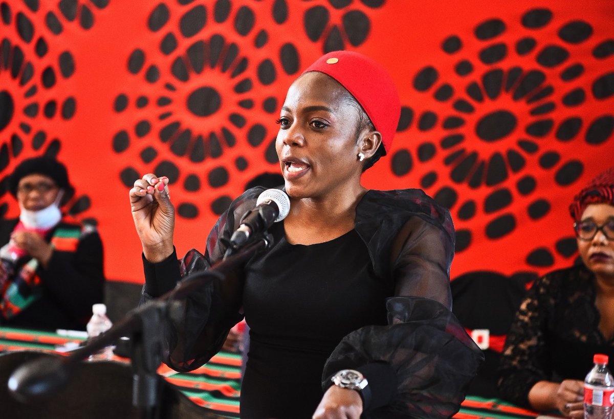 EFFSouthAfrica's tweet photo. [In Pictures]: EFF PCT member in Limpopo, Advocate Rendani Minyai at the EFF GBV Help Desk Seminar. 

Adv. says as the EFF, we must have lawyers available 24/7 to advise the victims of GBV.

Women are at the center of every revolution. https://t.co/0vw1wG6div