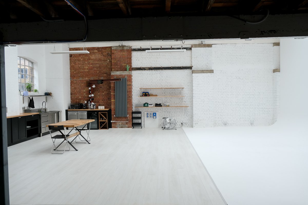 StudiosMello's tweet photo. We offer flexible bookings starting from 4 hours, up to one week (or more if needed). Each booking will include the entire 2,200 sq ft of self-contained accommodation, giving you all the space and privacy required for your production. 
#photographystudio #photographers https://t.co/DO2TxPsmPC