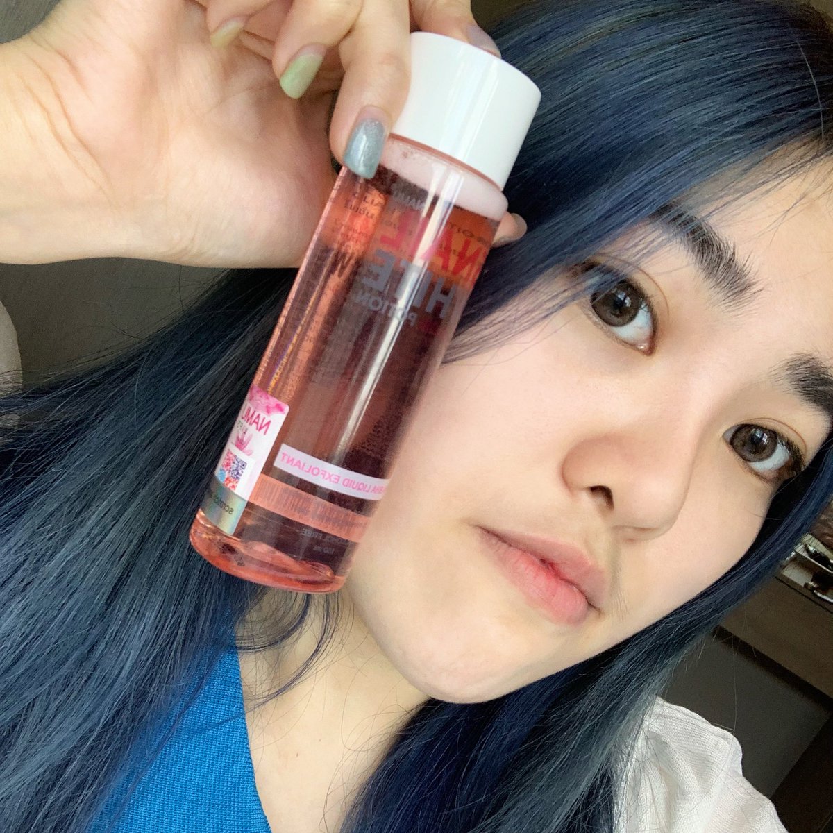 น้ำตบ snail white glow potion จะบอกว่าดีมากก!! เค้าใช้กับสำลี มาร์คทิ้งไว้10นาที ไม่เหนียวหน้าด้วยหน้าฉ่ำโกลวมาก รู้สึกว่าผิวมันฟูๆอะ หน้ามันดูใสขึ้นจริงๆ หน้าสดก็รอดได้ ถ้าขกทาครีมเยอะๆ ตัวเดียวอยู่เลย 🥺💖🤏🏻
ปล.ผลลัพธ์จากการลองใช้มาอาทิตนึงนะ