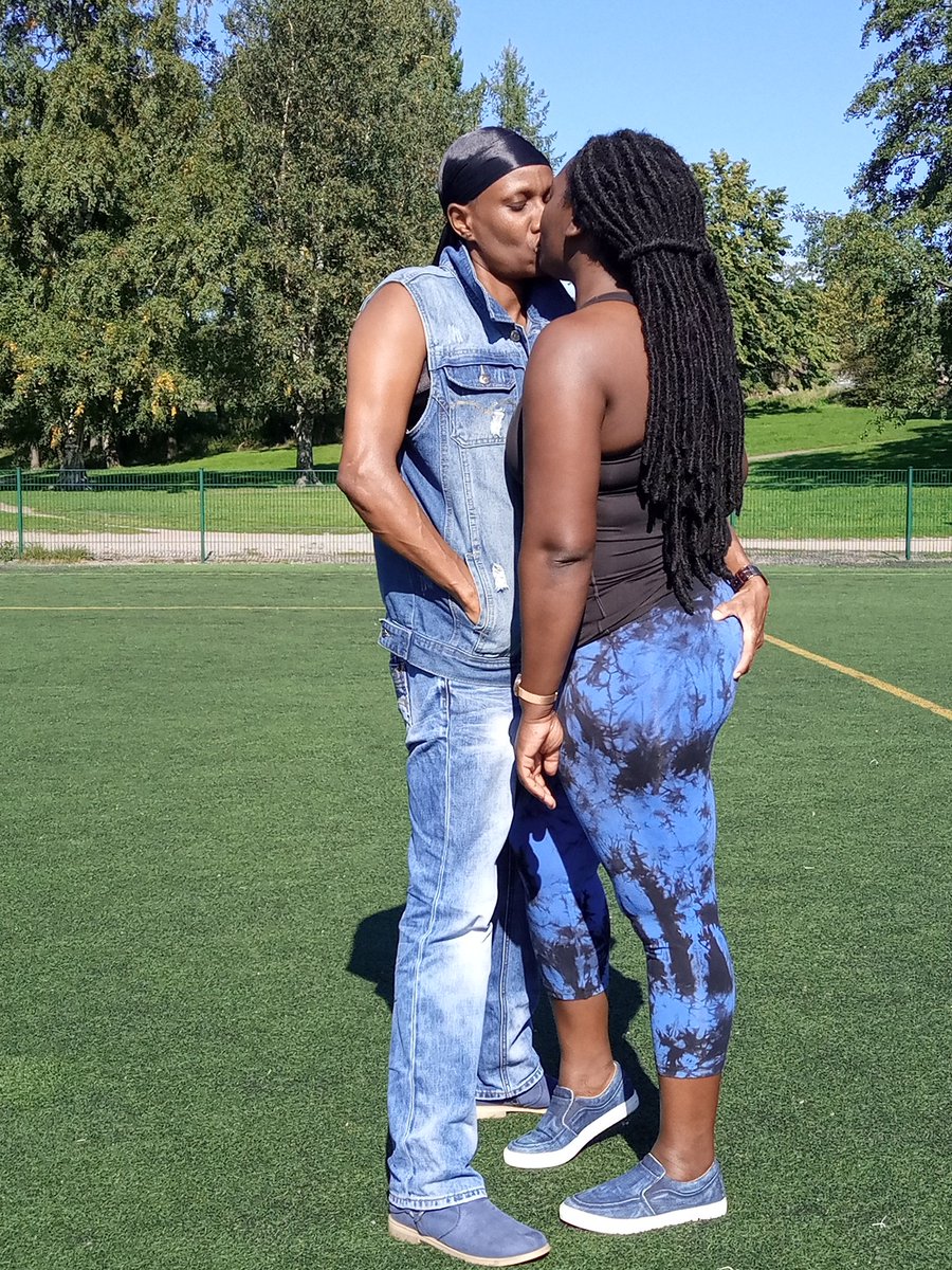 GrammoSuspect's tweet photo. Tako ,kama kali shinda loto
Mi huli shika ,niki piga nako photo
Kulia,kushoto
Mi hubaki niki cheza azonto
#AlbumMode 10 days to go
#TimekaSuspect &
#GrammoSuspectRainbowAmbassadorKenya ,are AR-Residents at the AR-Safe Haven Helsinki Residency. @ArtistsatRisk @TimekaSuspect https://t.co/g64UDyCQMI