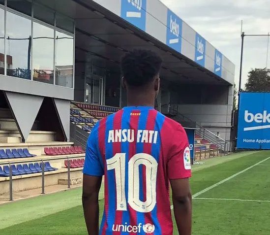 رسميًا .. أنسو فاتي يتحصل على القميص رقم 10