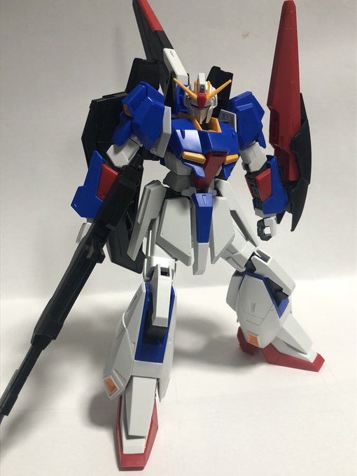 ああ副反応副反応と唱えながらHGZガンダムのパチ組み。可動が売りのキットだけど関節が渋目で華奢なのでポーズとらせにくく色々諦め。WRはコア部品に手足他を取り付ける方式で変形では無いけどおかげでカッコよろしい。上半身の余り具合がリゼルを思い出す。戻すのが大変なのでWRのまま箱にしまおう。 