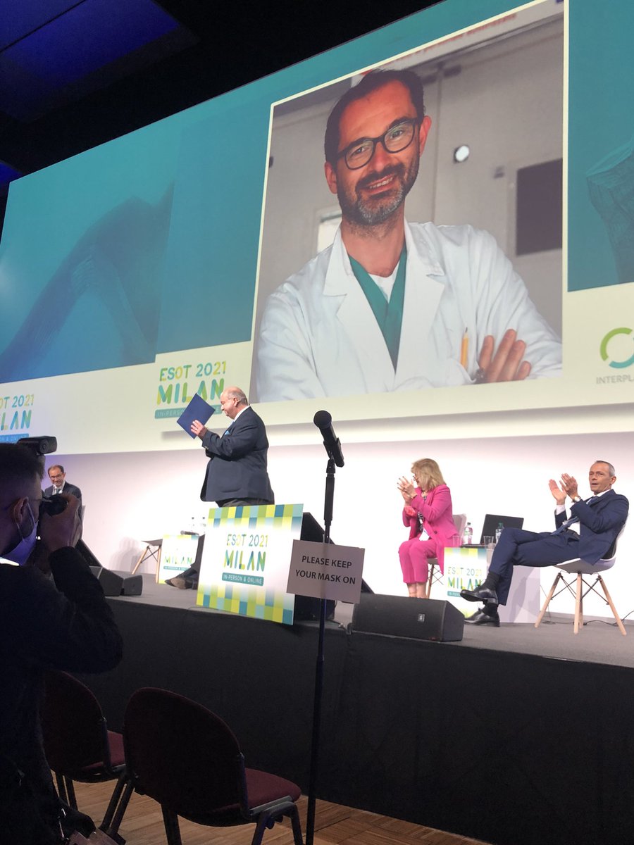 frank_dor's tweet photo. Past-president Vassilios Papalois introduces the new @ESOTtransplant President @LuPoten #ESOTcongress https://t.co/77woSLUULE