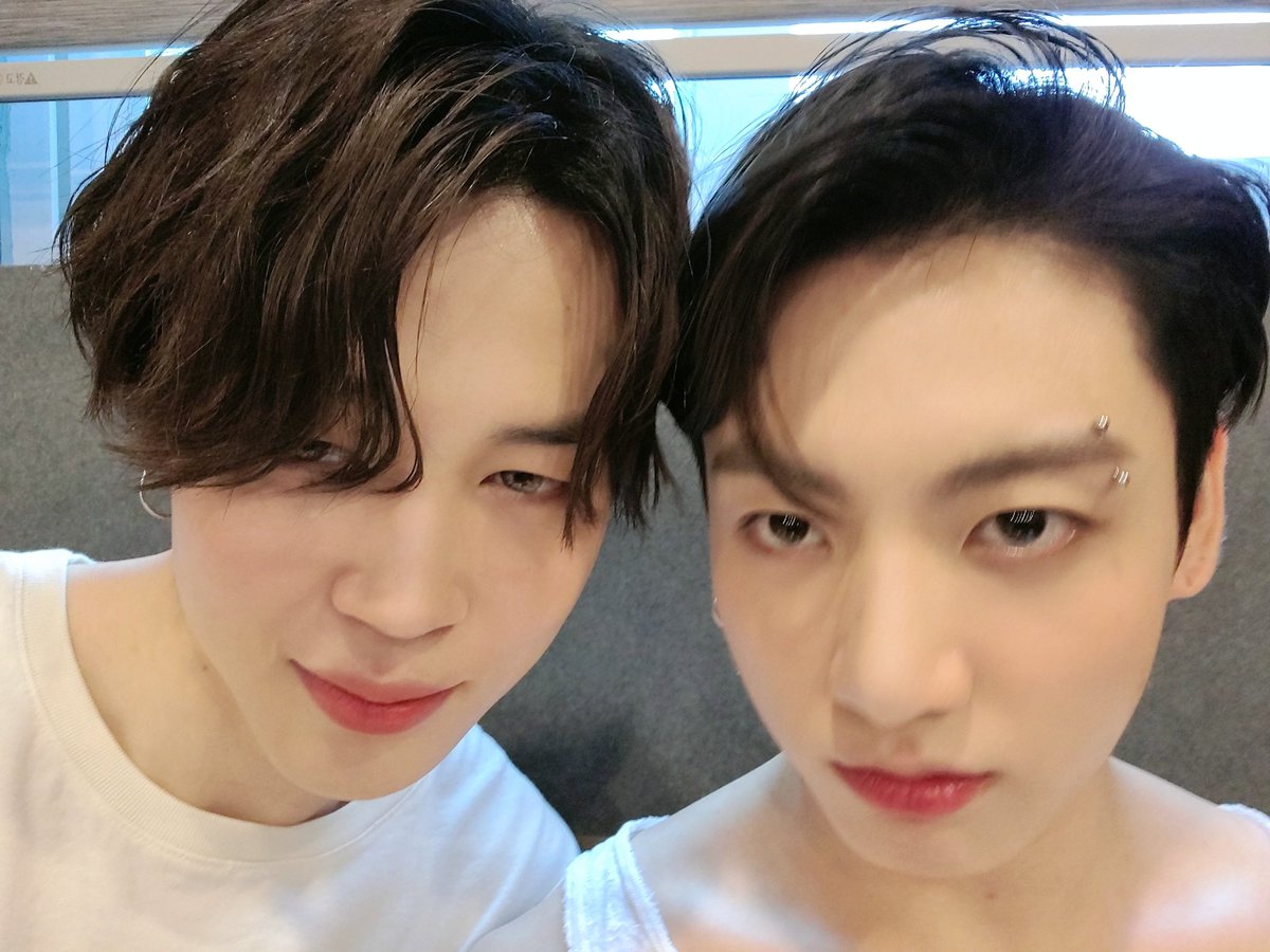 YOUPFORIA's tweet image. JIMIN'İN KÜÇÜĞÜ... 😭😭