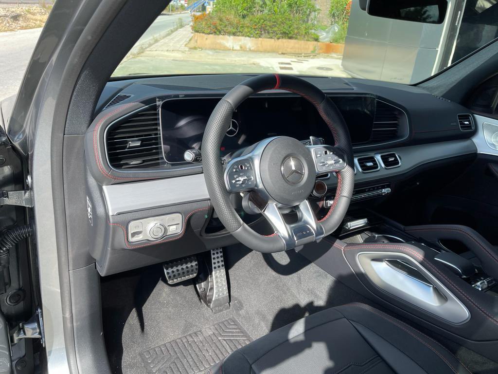 CadimarMercedes's tweet photo. Impresionante por fuera 🤤 y muy amplio por dentro 😲 Estamos seguros que su nuevo propietario disfrutará junto a su familia de largos viajes 🗺 con confort👌 gracias a las 7💺 de este deportivo y elegante @MercedesAMG GLE 53 🚀

#cadimar #familiacadimarmb https://t.co/XEy2JEdUjb