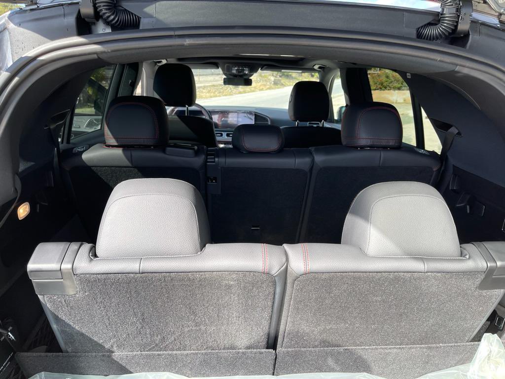 CadimarMercedes's tweet photo. Impresionante por fuera 🤤 y muy amplio por dentro 😲 Estamos seguros que su nuevo propietario disfrutará junto a su familia de largos viajes 🗺 con confort👌 gracias a las 7💺 de este deportivo y elegante @MercedesAMG GLE 53 🚀

#cadimar #familiacadimarmb https://t.co/XEy2JEdUjb