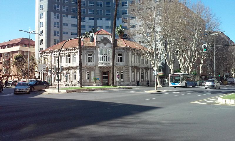 TuriCartagenaES's tweet photo. Hoy en #PaseaCT llegamos hasta el hotel de la Compañía del Ensanche. Proyectado para oficina y vivienda, servía como reclamo para promocionar la zona por la que debía extenderse la ciudad. Edificio es ecléctico en su composición y en sus detalles decorativos. https://t.co/QoiriJKVdx