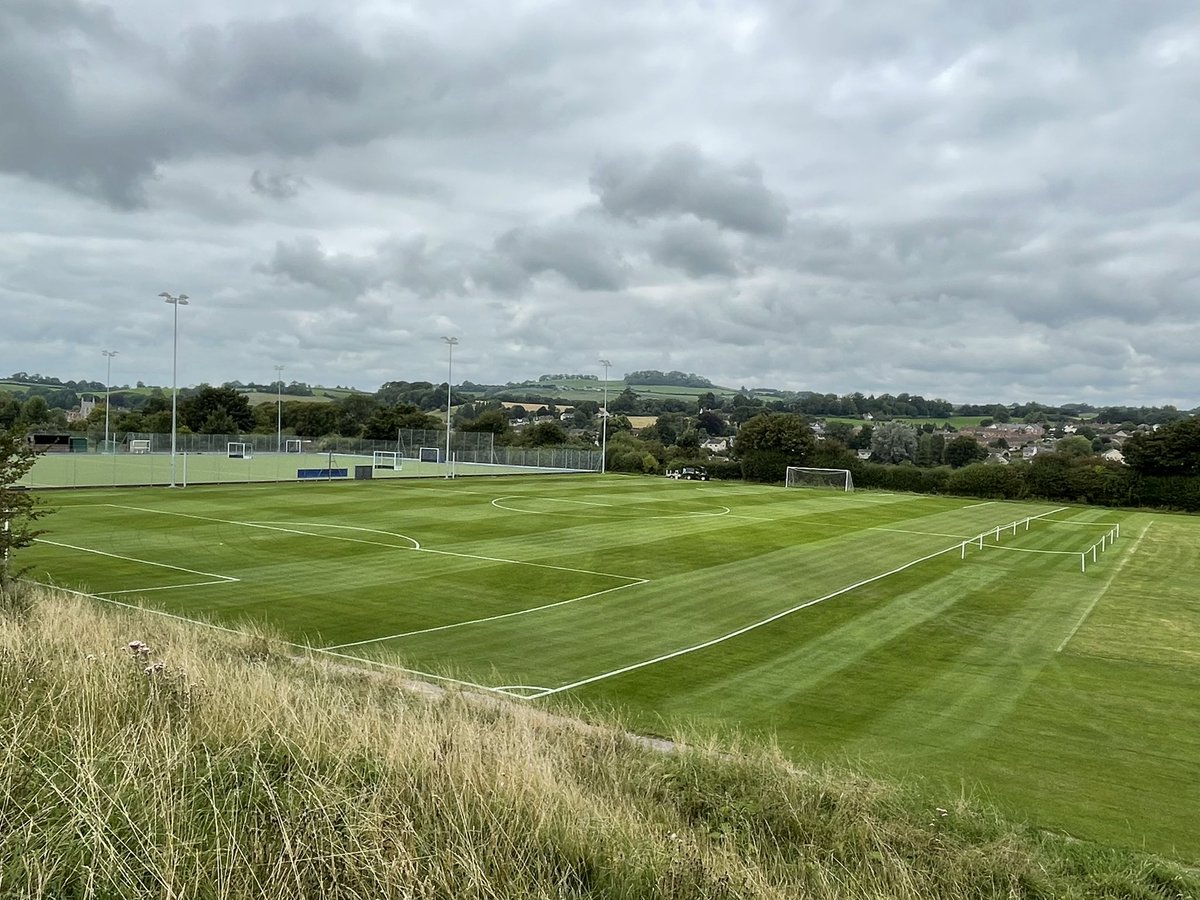 ksbgrounds's tweet photo. Goals are up β½οΈβ½οΈ#football #christmasterm @KingsBruton @KSBSportDept https://t.co/WSwL94nfAK