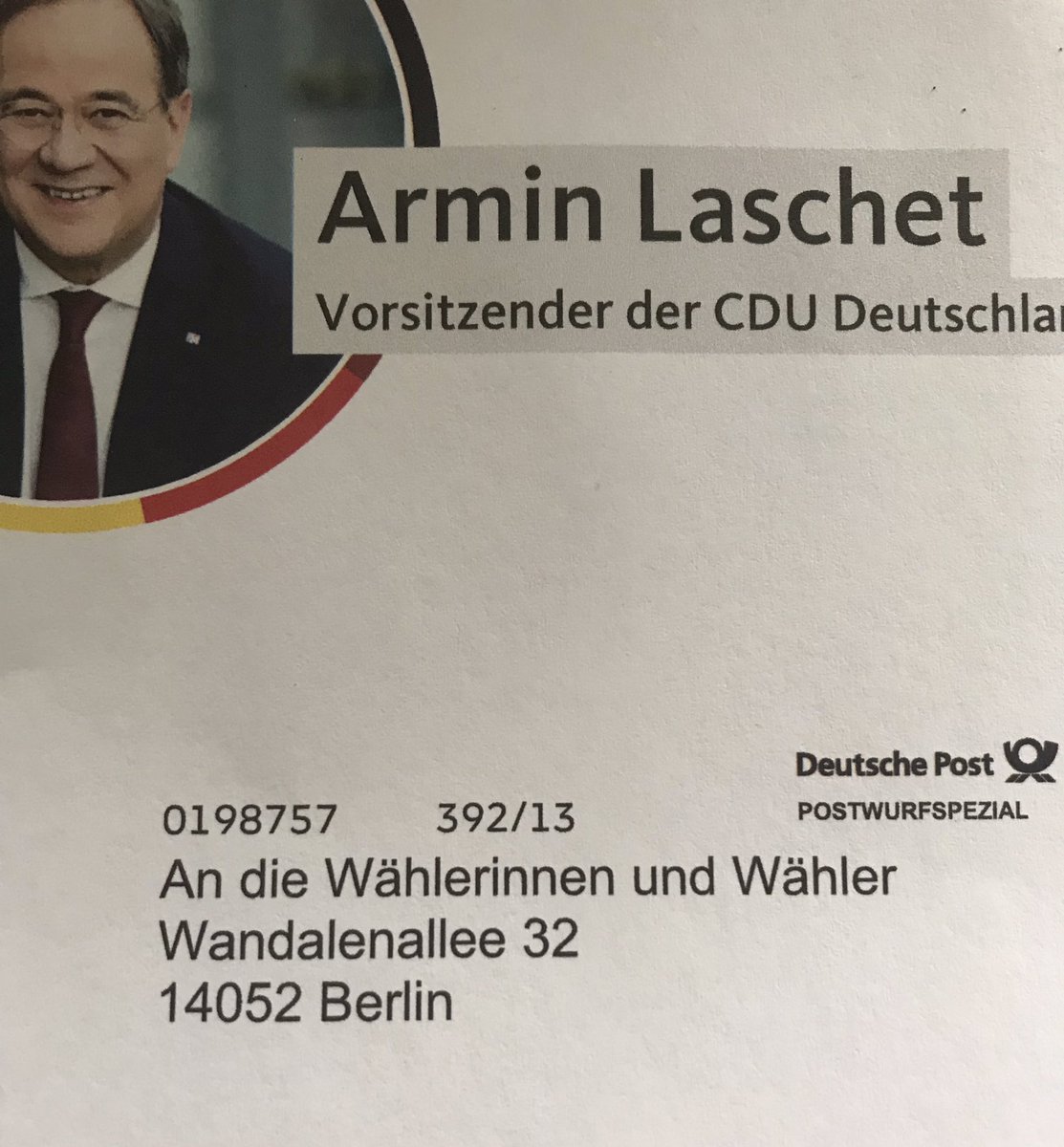 Alle von meiner Familie wählbaren Partei schaffen es, sich mit persönlichen Briefen an uns zu wenden. Nur <a href="/ArminLaschet/">Armin Laschet</a> nicht. Und dann noch mit falscher Anschrift. Läuft bei Euch <a href="/CDU/">CDU Deutschlands</a>!!