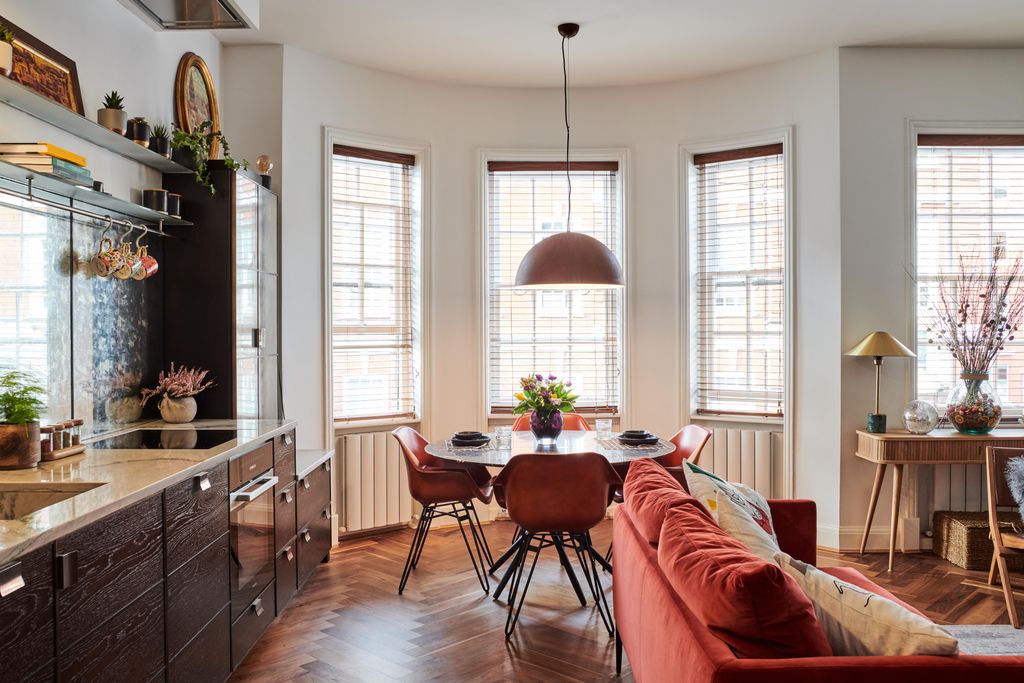 This Chelsea pied à terre is a masterclass in open-plan living. Despite the room’s relatively compact proportions, the homeowners needed the space to work for cooking, eating and living.