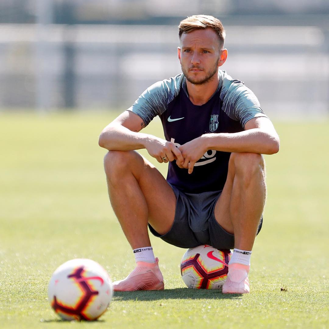 allbulge's tweet photo. #bulge #bulto #bulges #bultos #dickprint #messibulge #piquebulge #celebbulge #soccerbulge #footballbulge #joejonasbulge #bieberbulge #guybulge #boybulge #dick #boner https://t.co/NyGfgL1sSK