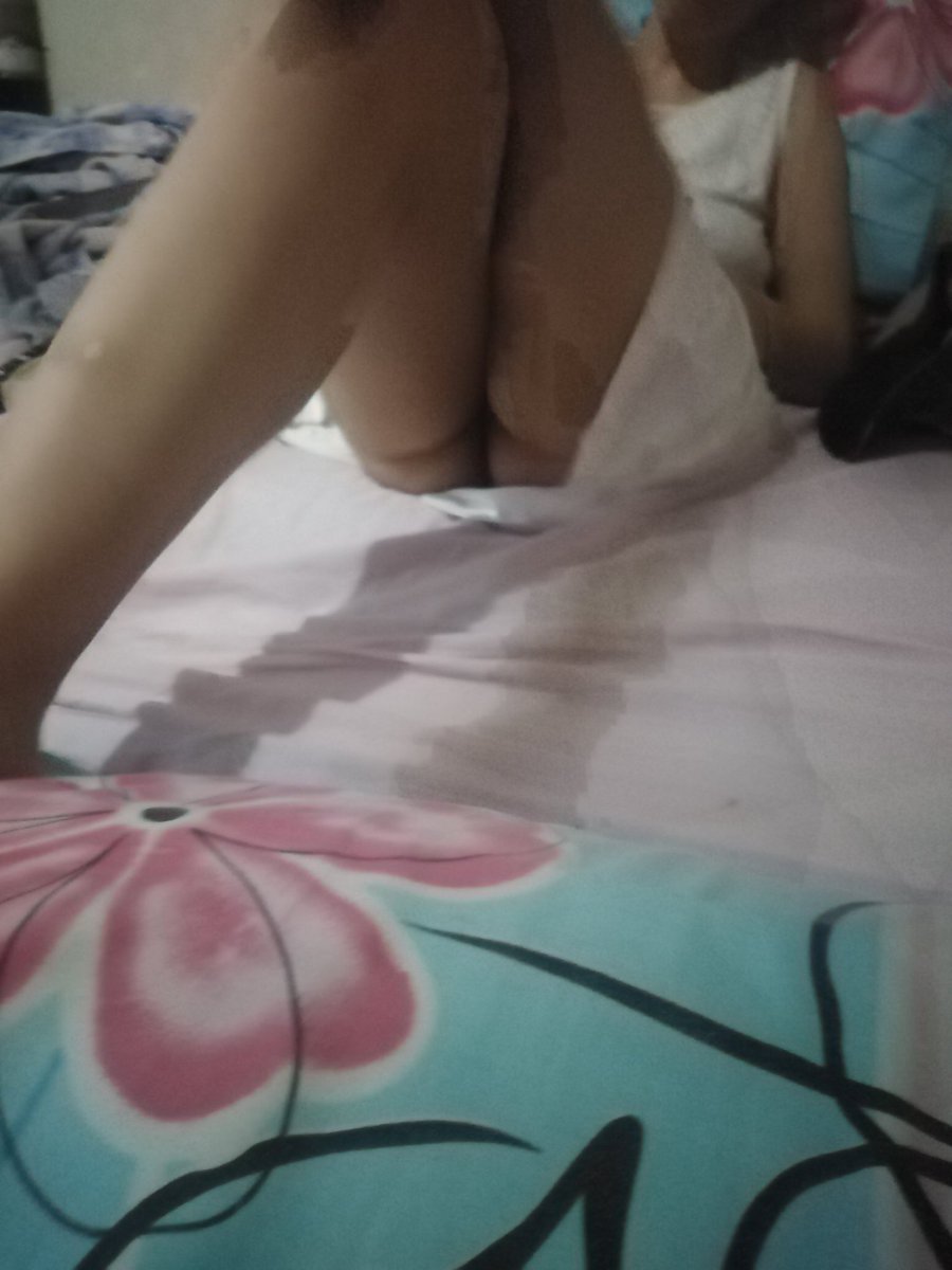 الجَمال ليسَ شيئاً نراهُ ، بل هُوَ شَيء نَكتشفهُ 
فَهو رُوح  قَبل أنْ يَكُون مَلامح 

إلي من يهمه الأمر
اشتقت لكى كما اشتقتى لى
انتظريني كل يوم الساعه 11 بالليل ونيمي العيال واعملي لنا لقمه سخنه وحاميه 
بدل الفياجرا

ريتويت 
واستلم هديتك على الخاص