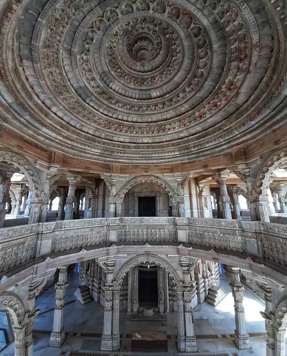 There is a #music in the silence of these carvings..

There is a #beauty in antiquity of these #architectures..

Feel it and Live it !!

Sri Hastigiri Jain Temple, Palitana, #Gujarat.

#SanatanaSanskriti🚩
#AtulyaBharat 🇮🇳
#IncredibleIndia 💕