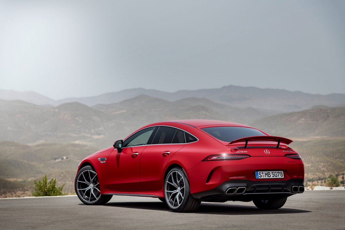seyayeer's tweet photo. مرسيدس AMG تكشف عن GT 63S E Performance ذات الأربعة أبواب

المحرك V8 توين توربو بسعة 4.0 لتر + نظام هايبرد ببطارية 6.1 كيلوواط/ساعه، بقوة إجمالية تصل إلى 831 حصان 

تتسارع من 0 إلى 100 خلال 2,9 ثواني والسرعة القصوى 318 كيلومتر/س https://t.co/6pXSY25ONG