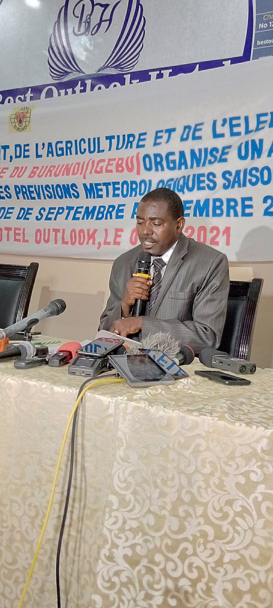 ImicokamaRadio's tweet photo. #Burundi, Il est prévu une pluviométrie normale climatologique ds des régions naturelles coe #Mugamba,#Buyenzi,#Bututsi,#Mirwa,#Imbo,Une partie de #Moso,#Kirimiro et une partie de #Buyogoma.Une pluviométrie en dessous de la normale sera observée sur le reste du pays @BMineagrie https://t.co/sy6aNMJWvK