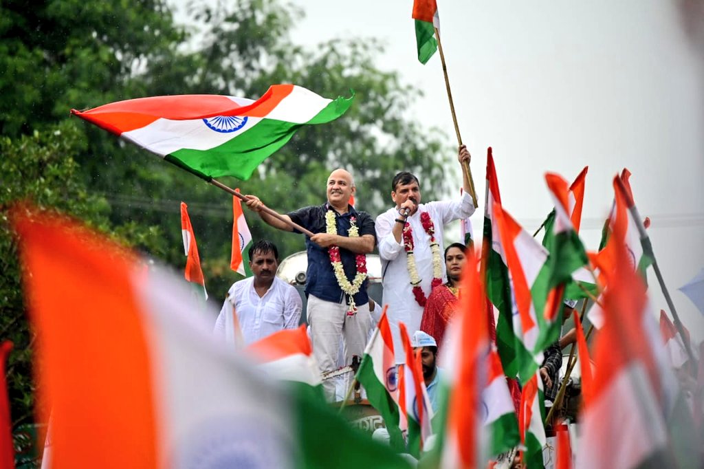 AamAadmiParty's tweet photo. यह BJP वाले हमारे तिरंगे से इतना डरते क्यों हैं?

#तिरंगा_संकल्प_यात्रा 🇮🇳 https://t.co/sRgpLs3heq