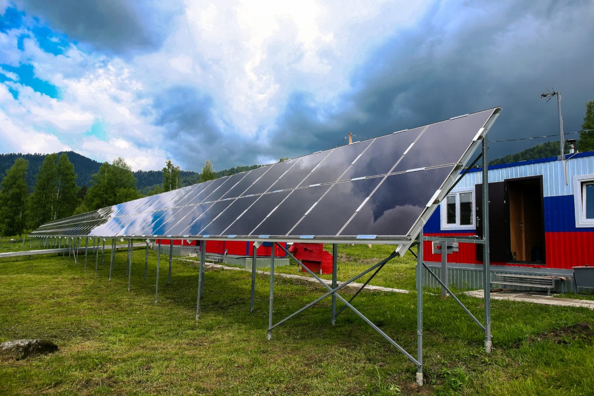 Measuring impacts, whatever the weather: Scientists in the United States used machine learning to analyze maintenance reports, performance data and weather records from more than 800 solar farms located across the country.… dlvr.it/S6kbN0 #solarenergy #solarpv #solar