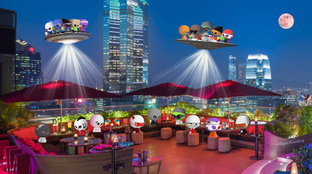 BostonKing25's tweet image. The Alien boys roof deck invasion party. You want in?
