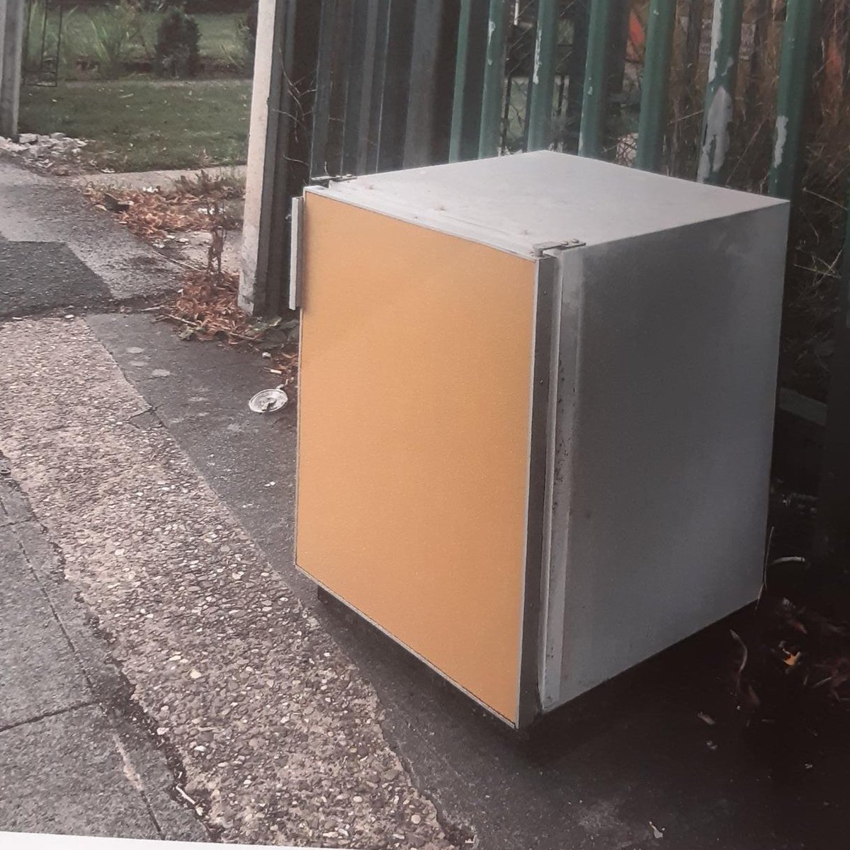 CP_North_Hub's tweet photo. Offender issued with a flytipping FPN following investigation of a dumped fridge on Hucknall Lane. Remember to use the Bulky Waste service or other legal disposal companies #KeepNottinghamClean https://t.co/Ua46vLRg7M
