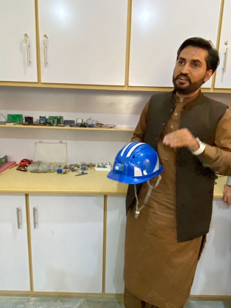 UNDP_Pakistan's tweet photo. At the ceremony, #UNDPinPakistan RR @knutostby thanked @dpr_gob for its firm belief in innovation, enabling the #GovernmentInnovationLab to find robust solutions to local challenges, and also emphasized UNDP's own work on youth empowerment & the blue economy in #Balochistan (2/2) https://t.co/vOaQHfU55d