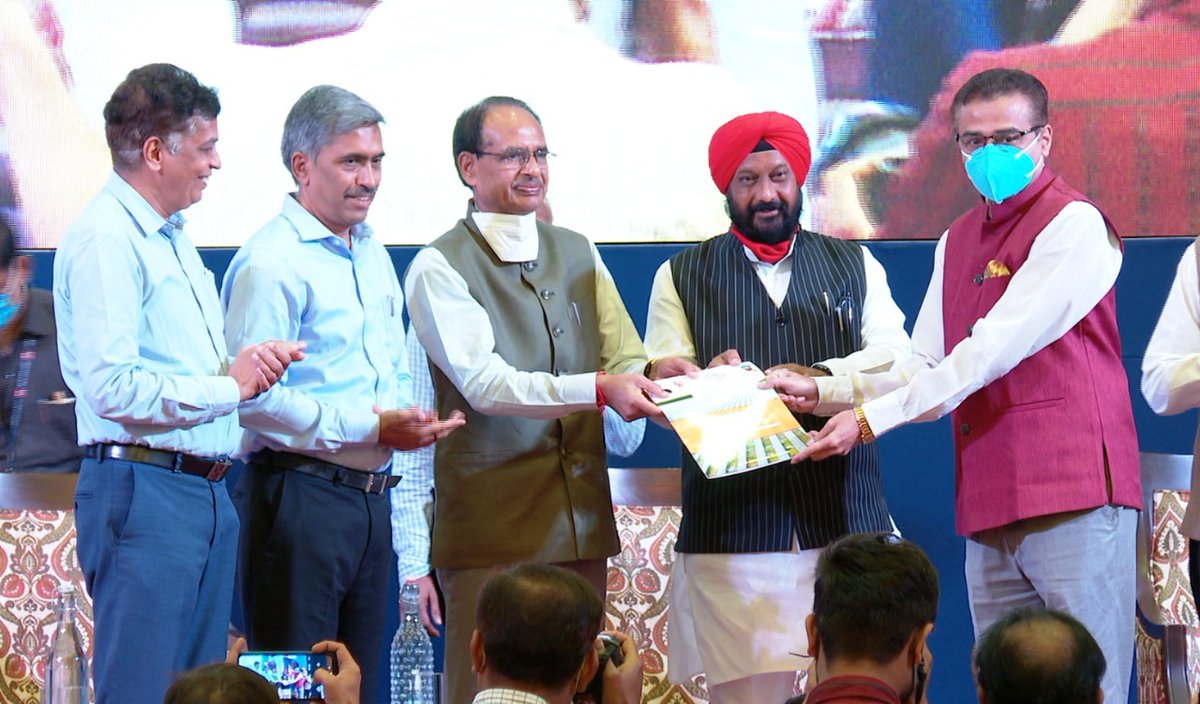 1500 मेगावॉट क्षमता के आगर, शाजापुर, नीमच सौर पार्क के चयनित विकासकों को लेटर ऑफ अवार्ड का वितरण