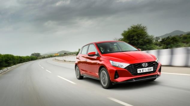 CarWale's tweet photo. A Road Trip is never complete without its set of amazing photos. Especially when you have such an attractive, hot looking model like the all-new Hyundai i20 with Intelligent Manual Transmission (iMT).

#CWTribe #Allnewi20 #Iami20 #iMT #Hyundaii20 #BornMagnetic #Hyundai #Sponsored https://t.co/l4mL2huPQd