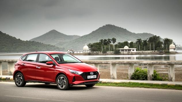 CarWale's tweet photo. A Road Trip is never complete without its set of amazing photos. Especially when you have such an attractive, hot looking model like the all-new Hyundai i20 with Intelligent Manual Transmission (iMT).

#CWTribe #Allnewi20 #Iami20 #iMT #Hyundaii20 #BornMagnetic #Hyundai #Sponsored https://t.co/l4mL2huPQd