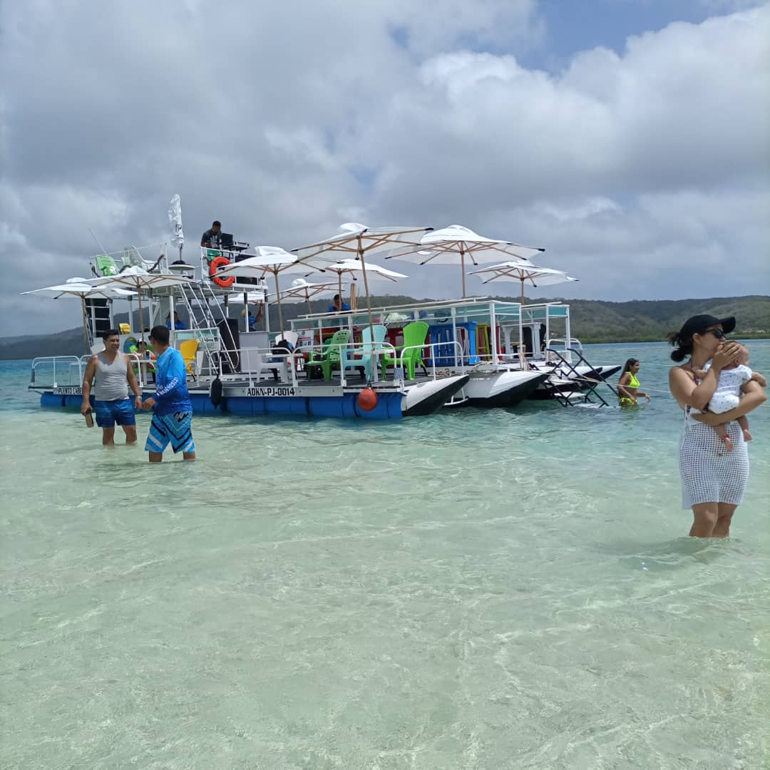 Paseos en Morrocoy en "LA ISLA"  , hasta 25 personas con DJ ,bebidas y comidas podrían incluirse ,sigue la cuenta INSTAGRAM:
instagram.com/laislamorrocoy
Para consultas, reserva y precios al tlf 0414-5227116 (tienen WS)Isla desiertaIsla desiertaIsla desiertaIsla desierta
