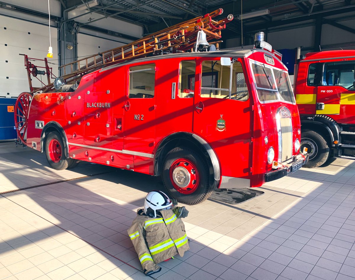 EasternFirePics's tweet photo. Nice to see the #WatchManager OiC is riding the reserve appliance tonight at #Burnley in Lancashire… This #Dennis F12 is a classic! @BurnleyFire 🚒👍thanks to the @LancashireFRS crews today who as always have made us so welcome! @RawtenstallFire @FulwoodFire https://t.co/TZ3MqiUjHX