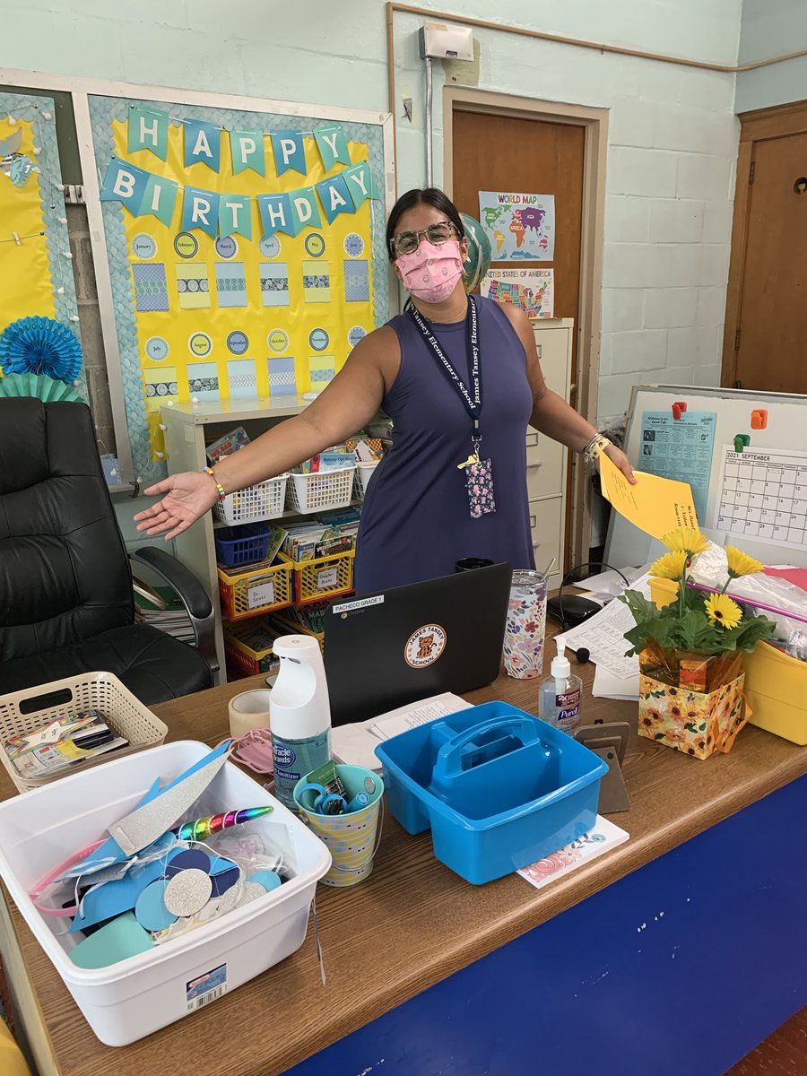 When your para gets a desk of her own there is more room to spread our! ⁦<a href="/Frps_Tansey/">James Tansey School</a>⁩