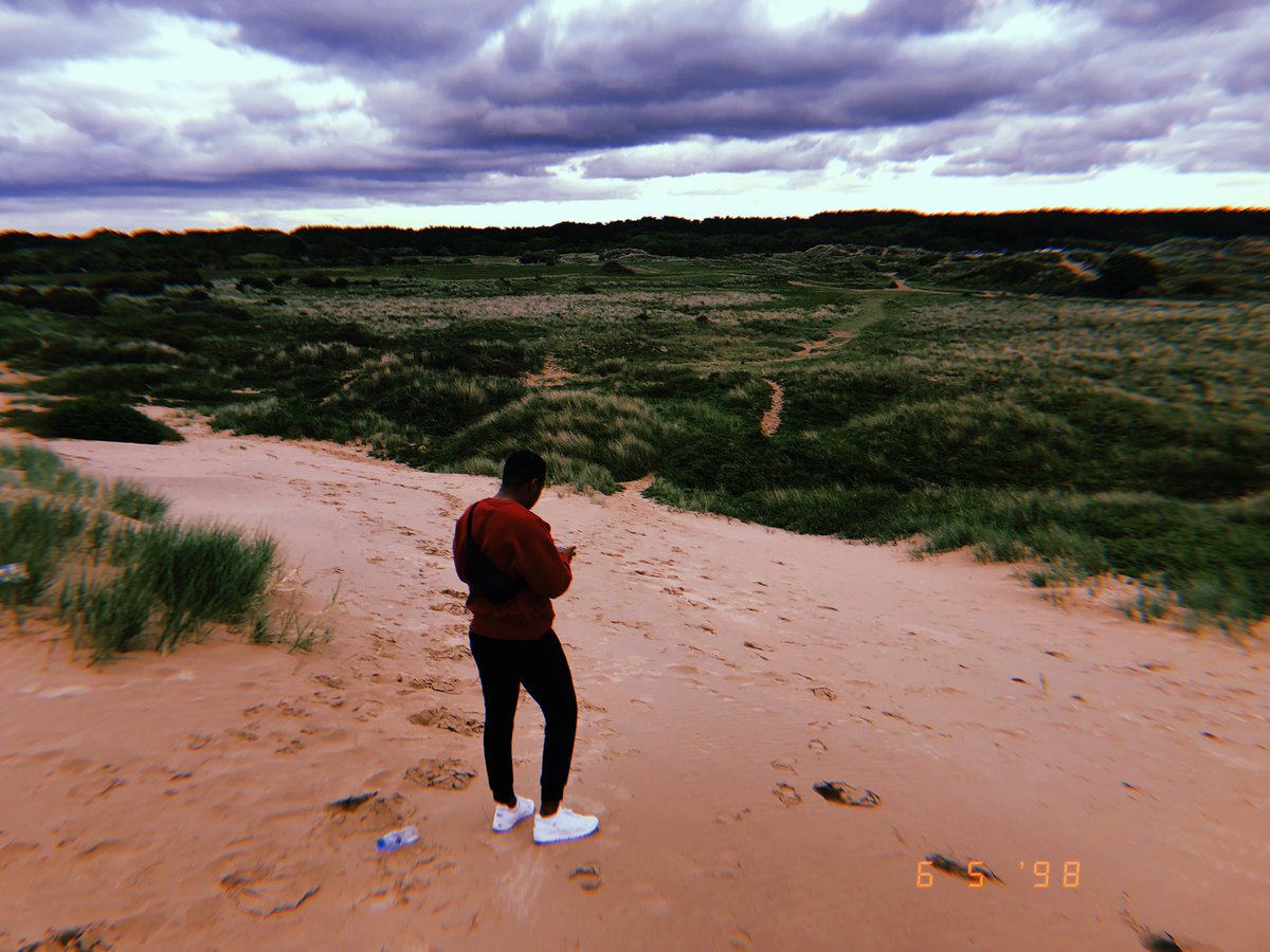 pengcunt's tweet photo. The best HUJI pics I’ve taken of @JLANI_7 looking at his phone https://t.co/NhzCku70MY