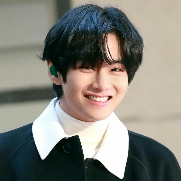 Yes, I was manifesting Taehyung to post something today but it's alright if Tae tae did not post anything. It's alright to take a break from sns; the only thing that matters ultimately is our Winter bears's happiness and wellbeing.

WE LOVE YOU TAEHYUNG❤️
#TaehyungWeLoveYou