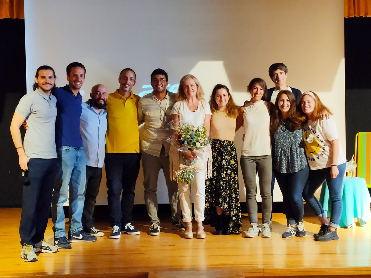 Hoy se jubila Mª Antonia, que ha sido profesora del colegio durante toda su vida. Queremos agradecerle su dedicación, su buen hacer, y su saber llenar las clases no solo de contenido teórico, si no también de vivencias y de ganas por construir un mundo mejor.
!Muchas gracias!