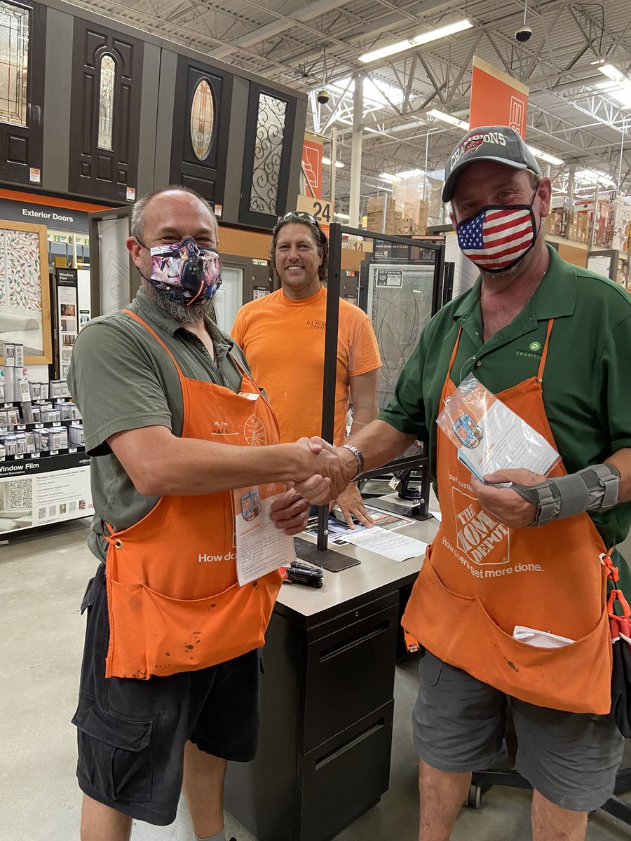 Mark (L) D23 gave Lawrence (R) 30 a Bravo for assistance helping him with a large carpet cutting project. The customer in the middle just wanted to celebrate their recognition! August Bravo Homer Award <a href="/679_0041/">ltaylor</a> <a href="/BrianGuerard/">Brian G</a> <a href="/BrettTHD/">Brett Stephens</a> <a href="/MarcusSuarez10/">Marcus Suarez #245</a>
